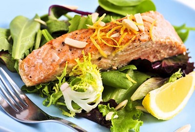 Лимонная форель с белым вином,козьим сыром и запеченными грушами