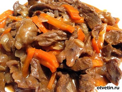 свинина с луком и помидорами