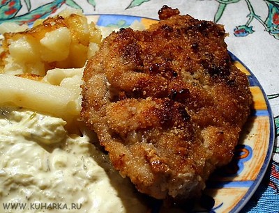 Куриная грудка фаршированная сладкой сливой с гренками