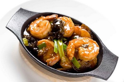 Рыбка с рисом из духовки с маринованными овощами по-быстрому