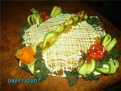 Запеченная с помидорами и луком брынза