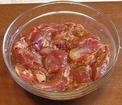 Медальоны из телятины со сливочным соусом