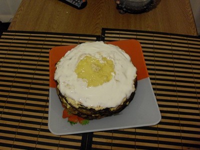 Печень тушеная со сметаной , луком и морковью