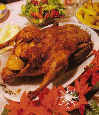 Петух с овощами на подушке из фетуччини