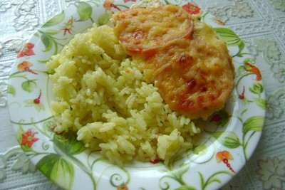 Куриная грудка тушеная в вине с айвой и хурмой