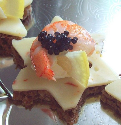 Тосты с тунцом и моццарелой