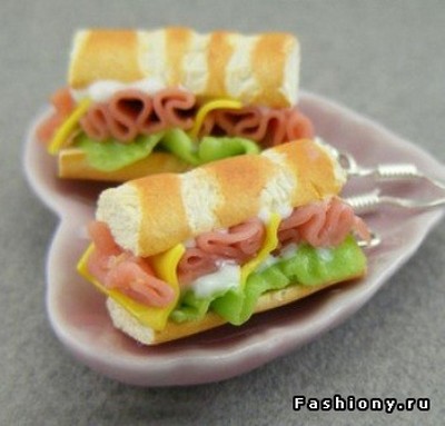 Вкусный сэндвич с хрустящим беконом