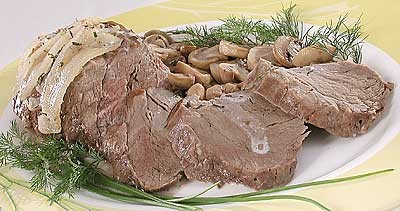 Говяжья печень с грибами в горшочке.